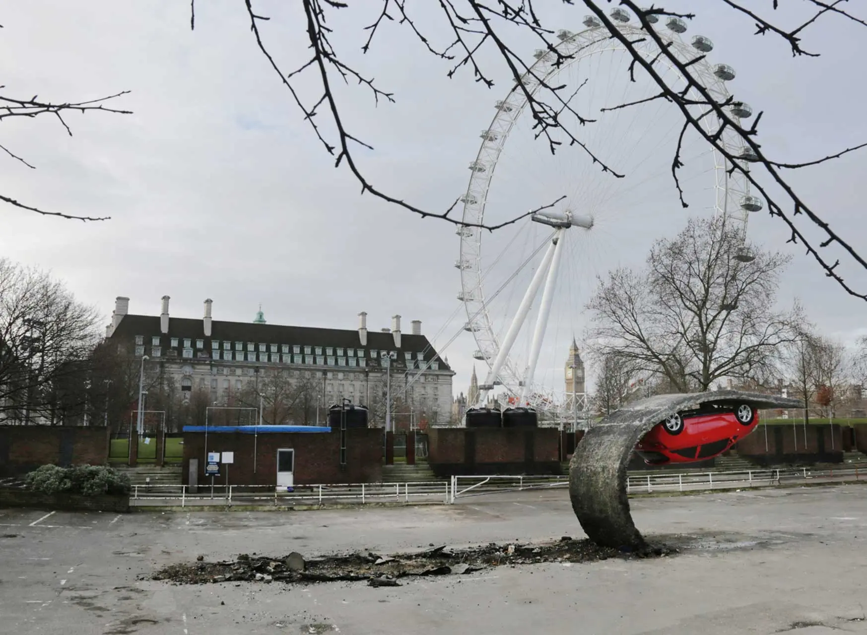 Alex Chinneck - Pick yourself up and pull yourself together